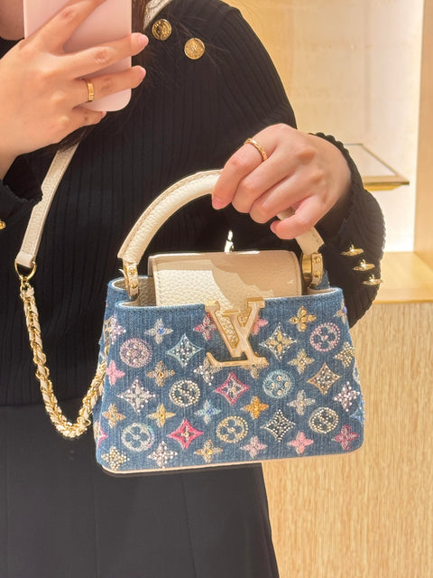 Mini borsa Capucines decorata in denim di lusso