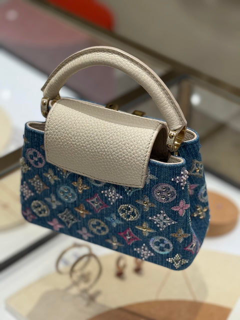 Mini borsa Capucines decorata in denim di lusso