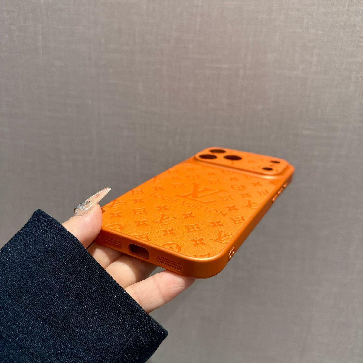 Luxuriöse iPhone-Hülle mit geprägtem Muster