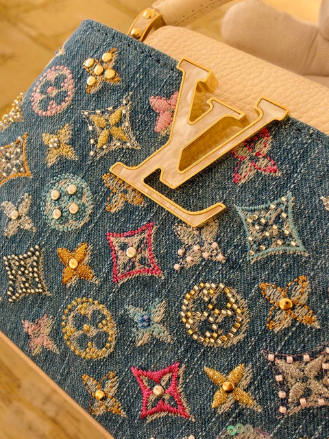 Mini borsa Capucines decorata in denim di lusso