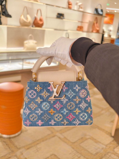 Mini borsa Capucines decorata in denim di lusso