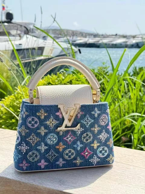 Mini borsa Capucines decorata in denim di lusso