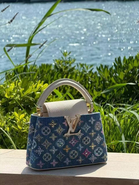 Mini borsa Capucines decorata in denim di lusso