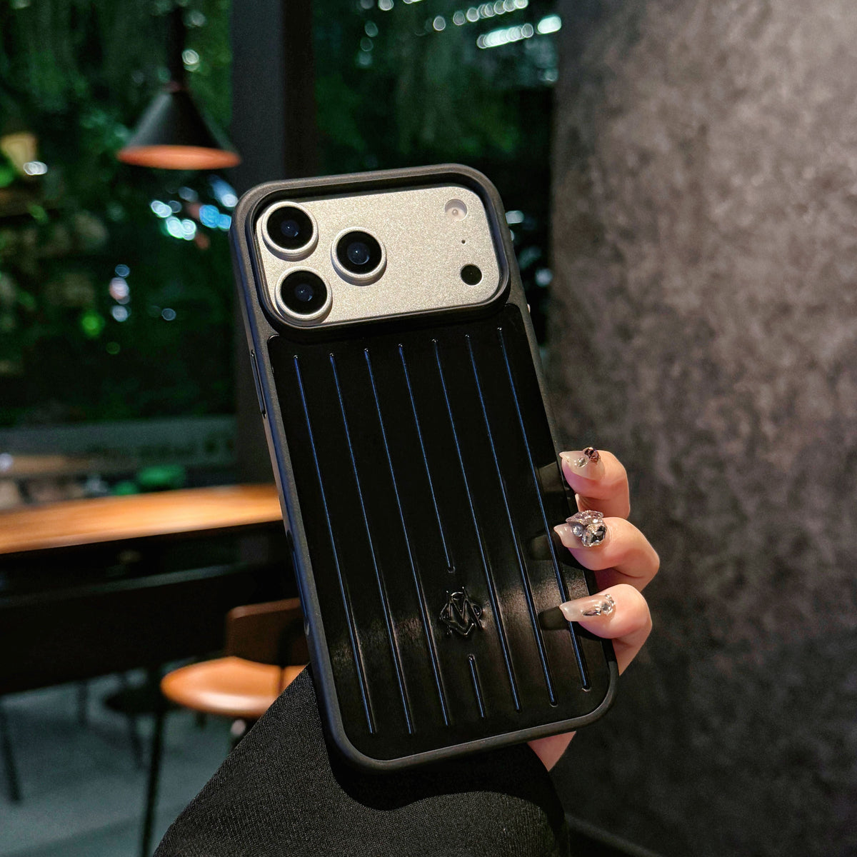 Ribbet Metallic Armour iPhone-etui – Stilfuld beskyttelse inspireret af rejser
