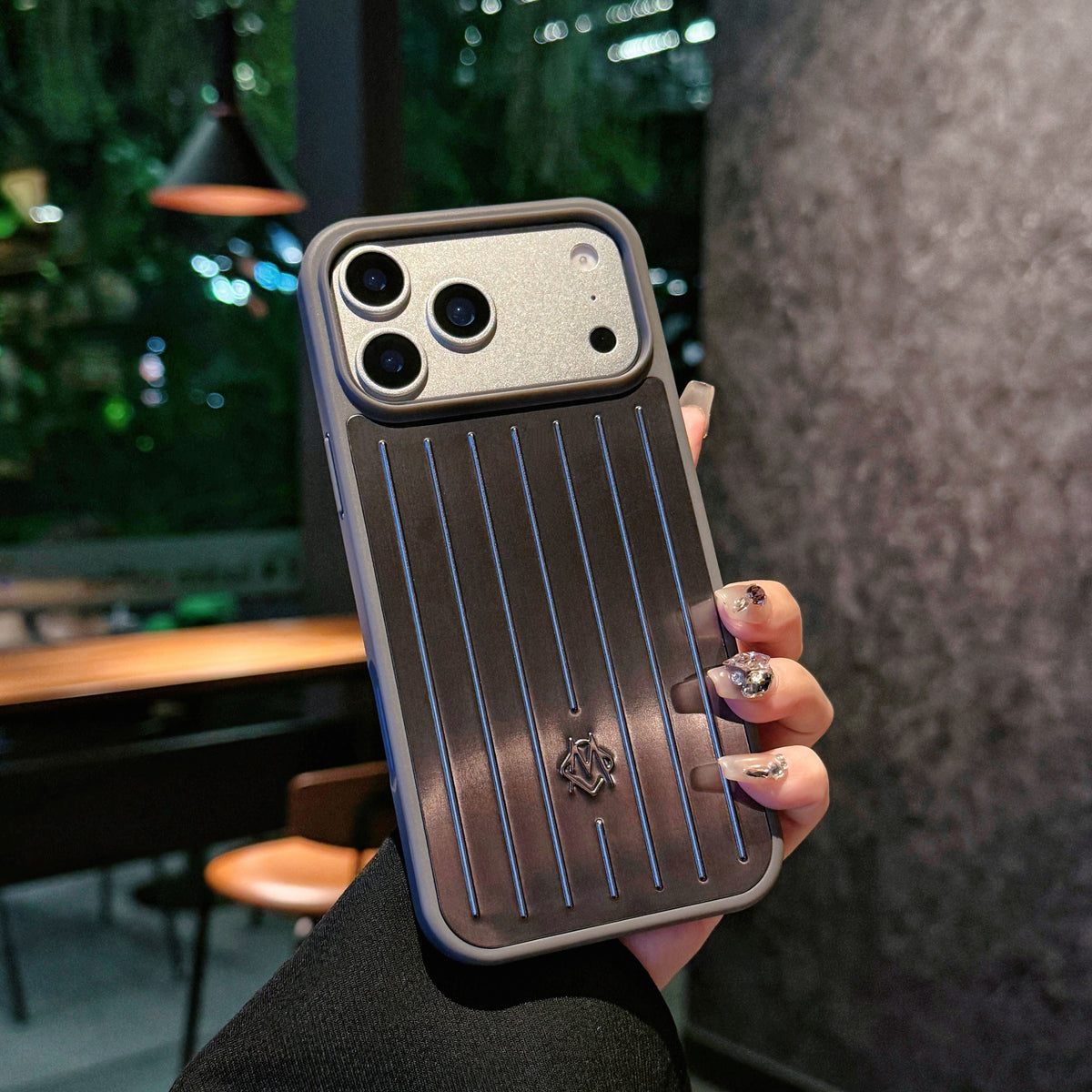Ribbet Metallic Armour iPhone-etui – Stilfuld beskyttelse inspireret af rejser