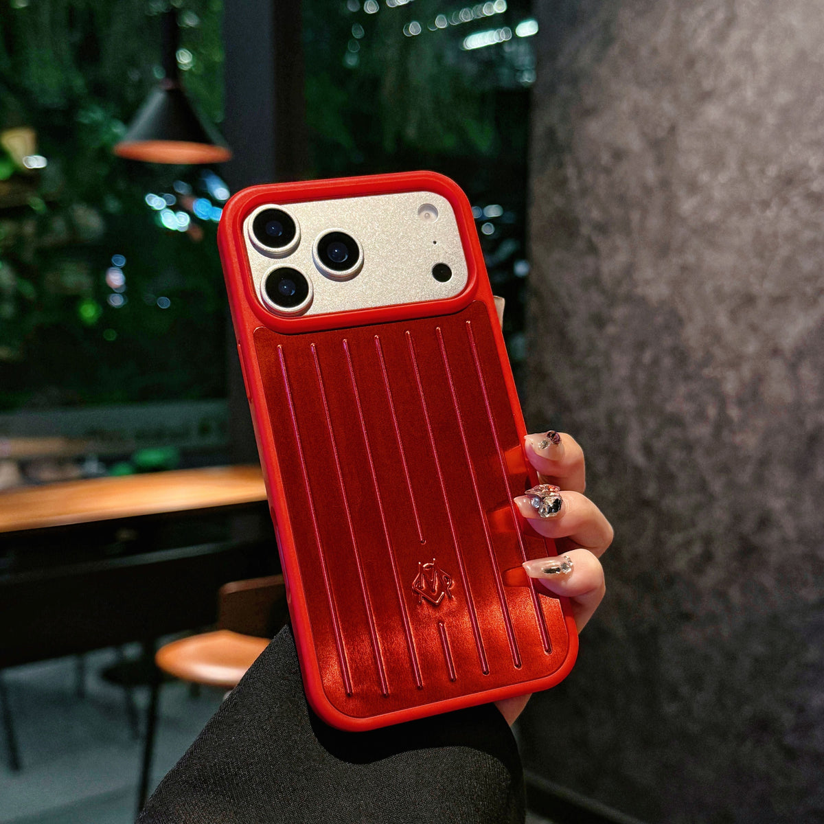 Ribbet Metallic Armour iPhone-etui – Stilfuld beskyttelse inspireret af rejser