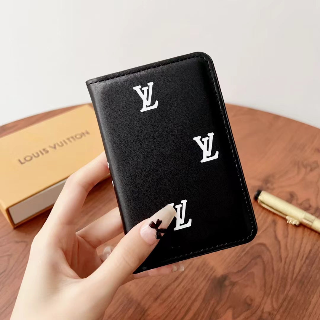 Κομψά πορτοφόλια με καρό Lou & Monogram
