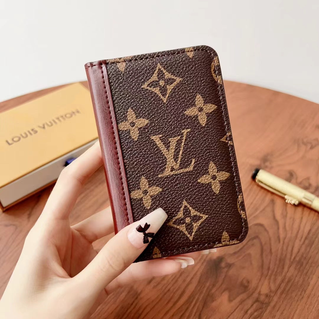 Elegante Lou Checkered & Monogramm-Geldbörsen