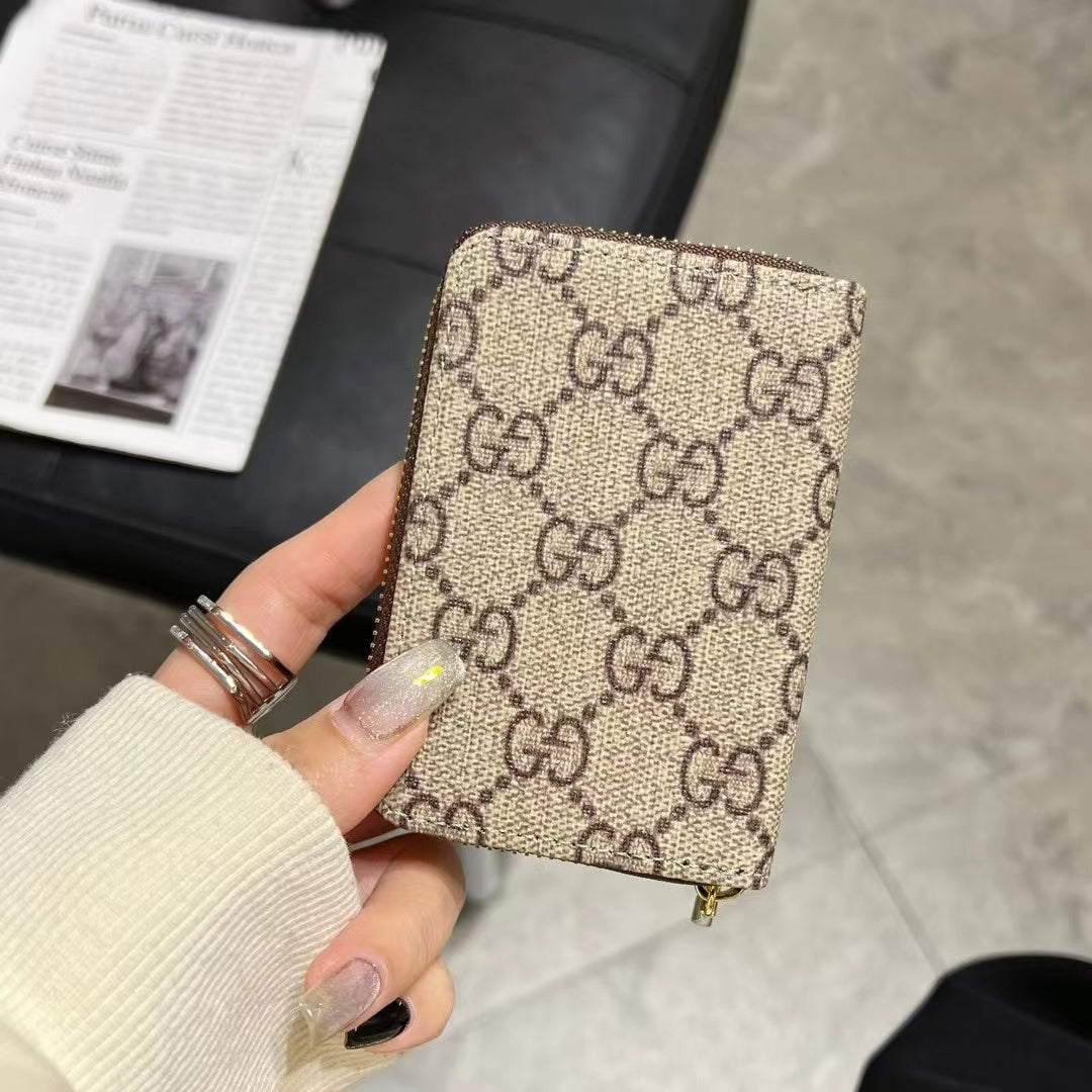 Συλλογή Luxury Monogram Zipper Wallet – Lou, GG και BBR