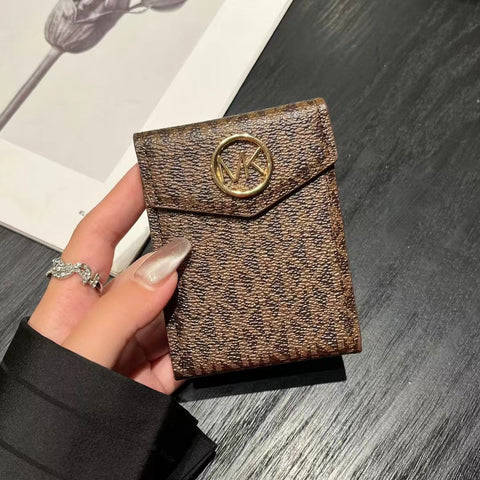 Carteiras luxuosas para porta-cartões com monograma inspiradas em MK & CO
