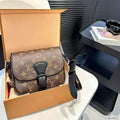 Sac de luxe en cuir de haute qualité, motif monogramme