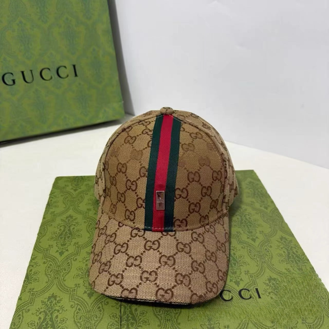 Classic luxury hat 04