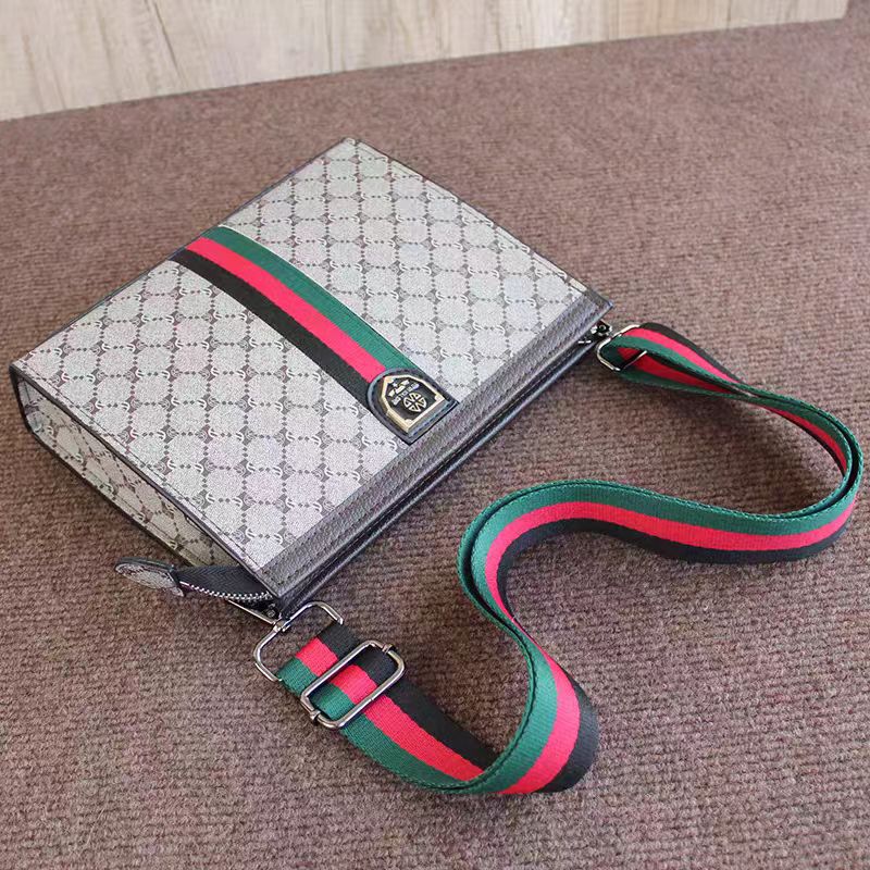 Pochette Monogramme Urbain 002