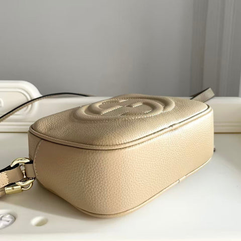 Sac bandoulière avancé en cuir grainé