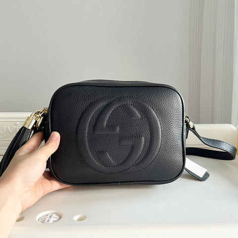 Sac bandoulière avancé en cuir grainé