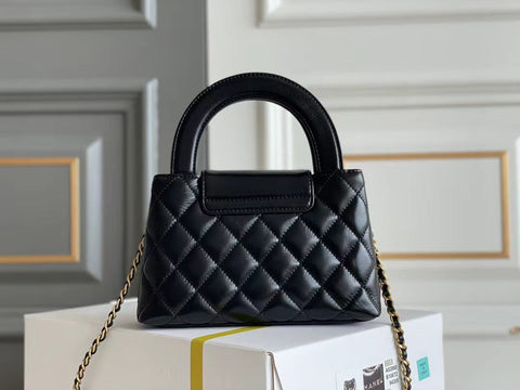 Noir gesteppte Mini-Tasche mit Tragegriff oben und Kette 026