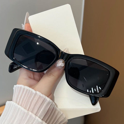 Óculos de sol retrô luxuosos com placa dourada