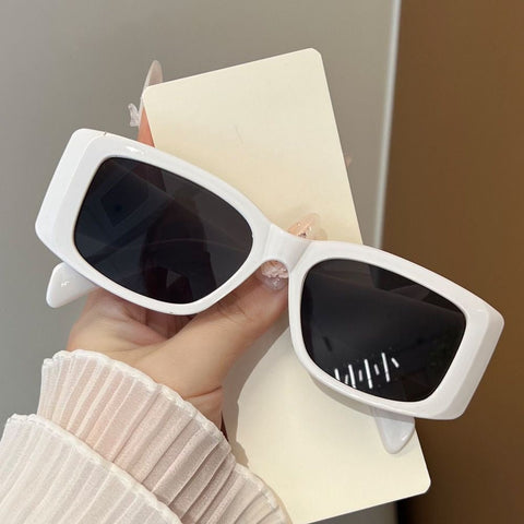 Óculos de sol retrô luxuosos com placa dourada