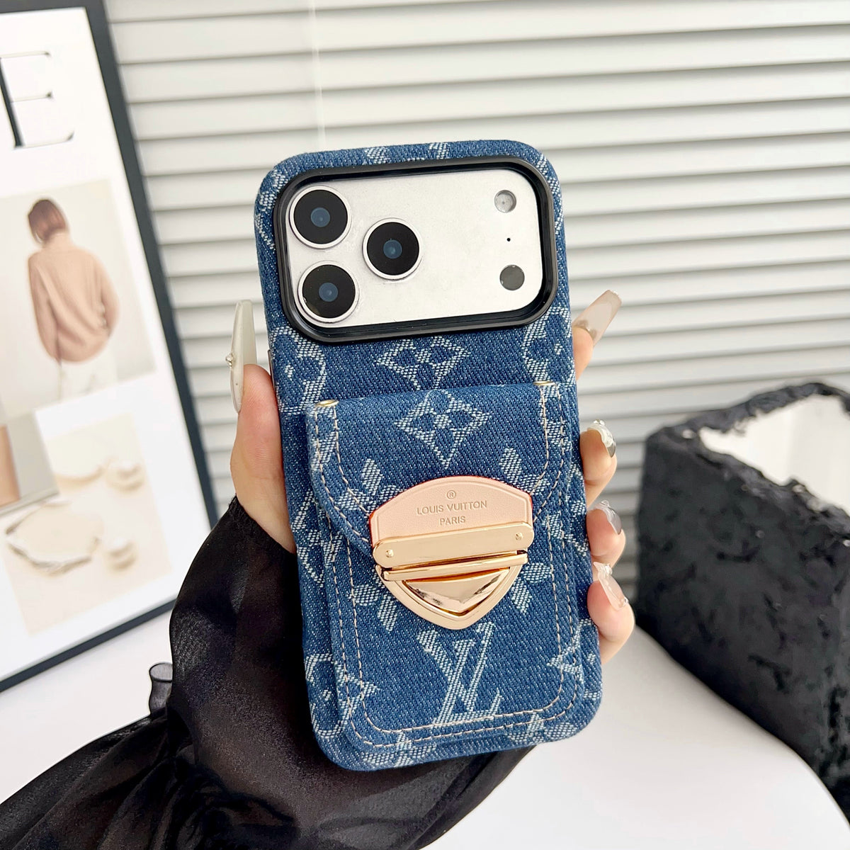 Custodia per iPhone a tracolla di lusso con tasca per carte e tracolla staccabile