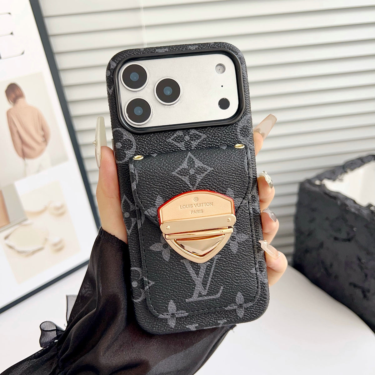 Custodia per iPhone a tracolla di lusso con tasca per carte e tracolla staccabile