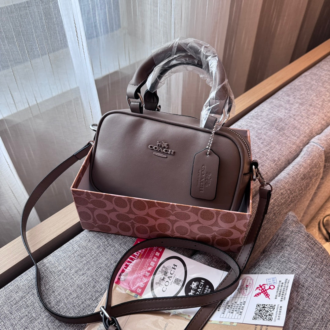 Elegante Lederhandtasche: Ein Hauch von leichtem Luxus