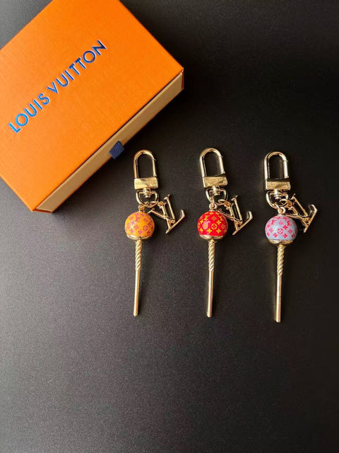 Candy Charm kulcstartó – aranyos luxus-ihlette táskafüggő kiegészítő