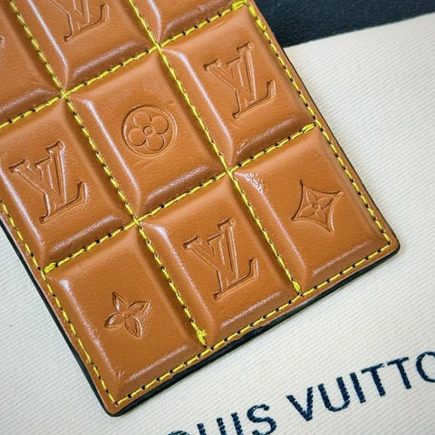 Vattert nøkkelring i skinn i sjokoladestil
