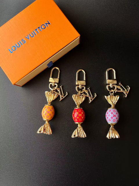 Candy Charm kulcstartó – aranyos luxus-ihlette táskafüggő kiegészítő