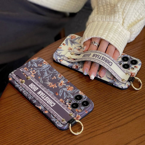 Modische iPhone-Hülle mit Armband in Lila und Weiß