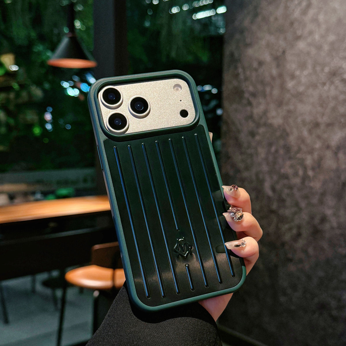 Ribbet Metallic Armour iPhone-etui – Stilfuld beskyttelse inspireret af rejser