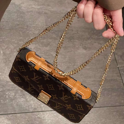 Borsa in tela monogramma con catena a tracolla tenuta a mano per telefono cellulare
