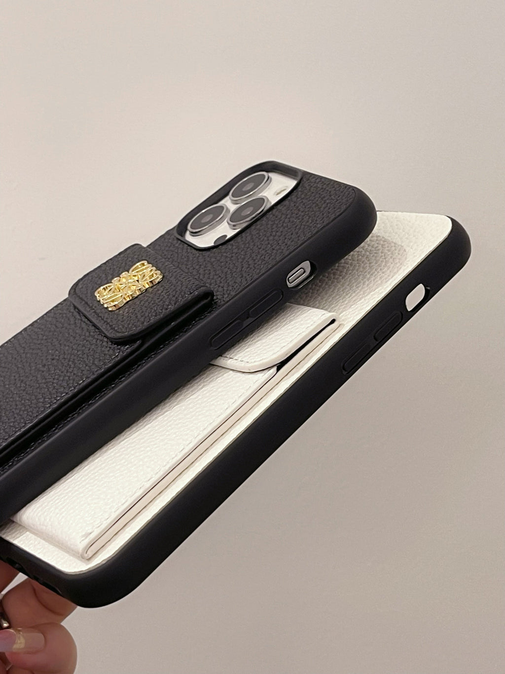 Capa luxuosa para iPhone com suporte para cartão preto-QBK240603