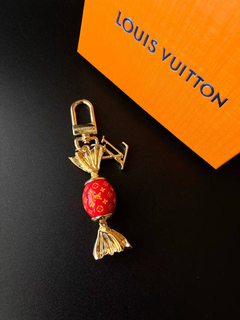Candy Charm kulcstartó – aranyos luxus-ihlette táskafüggő kiegészítő