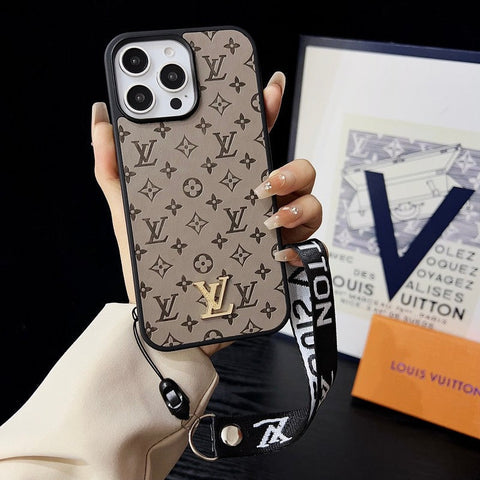 Coque et skin iPhone de luxe avec chaîne à main marron
