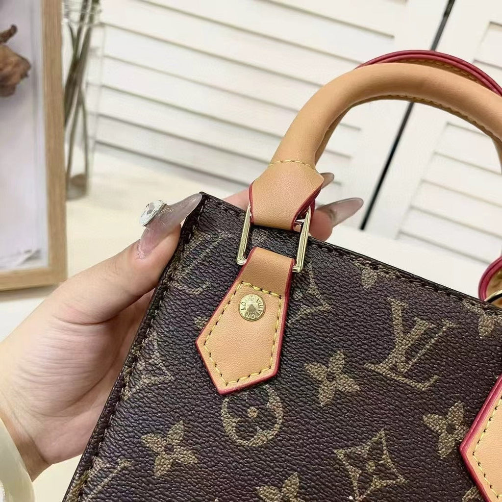 حقيبة حمل كلاسيكية مع حزام كروس