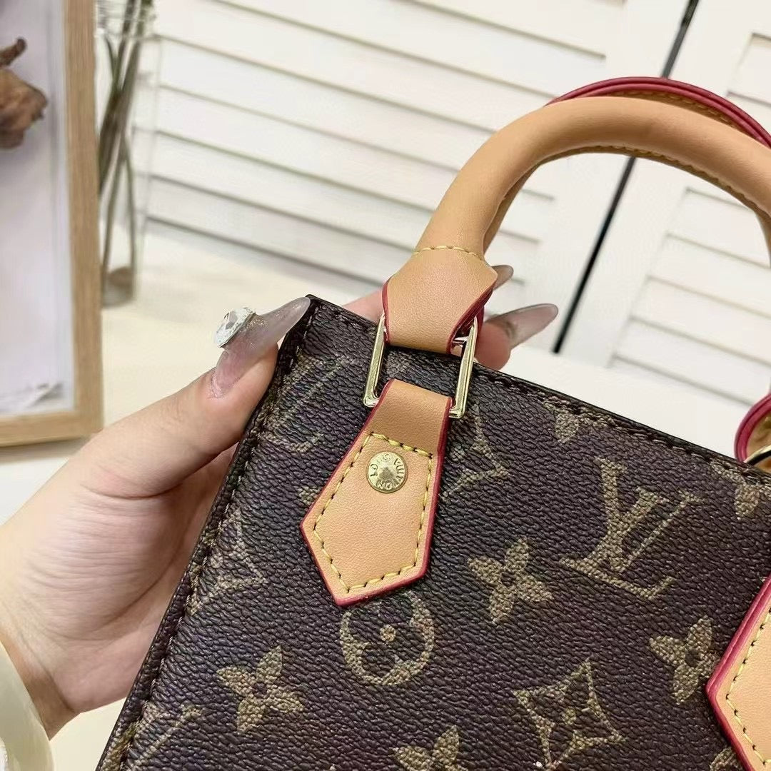 حقيبة حمل كلاسيكية مع حزام كروس