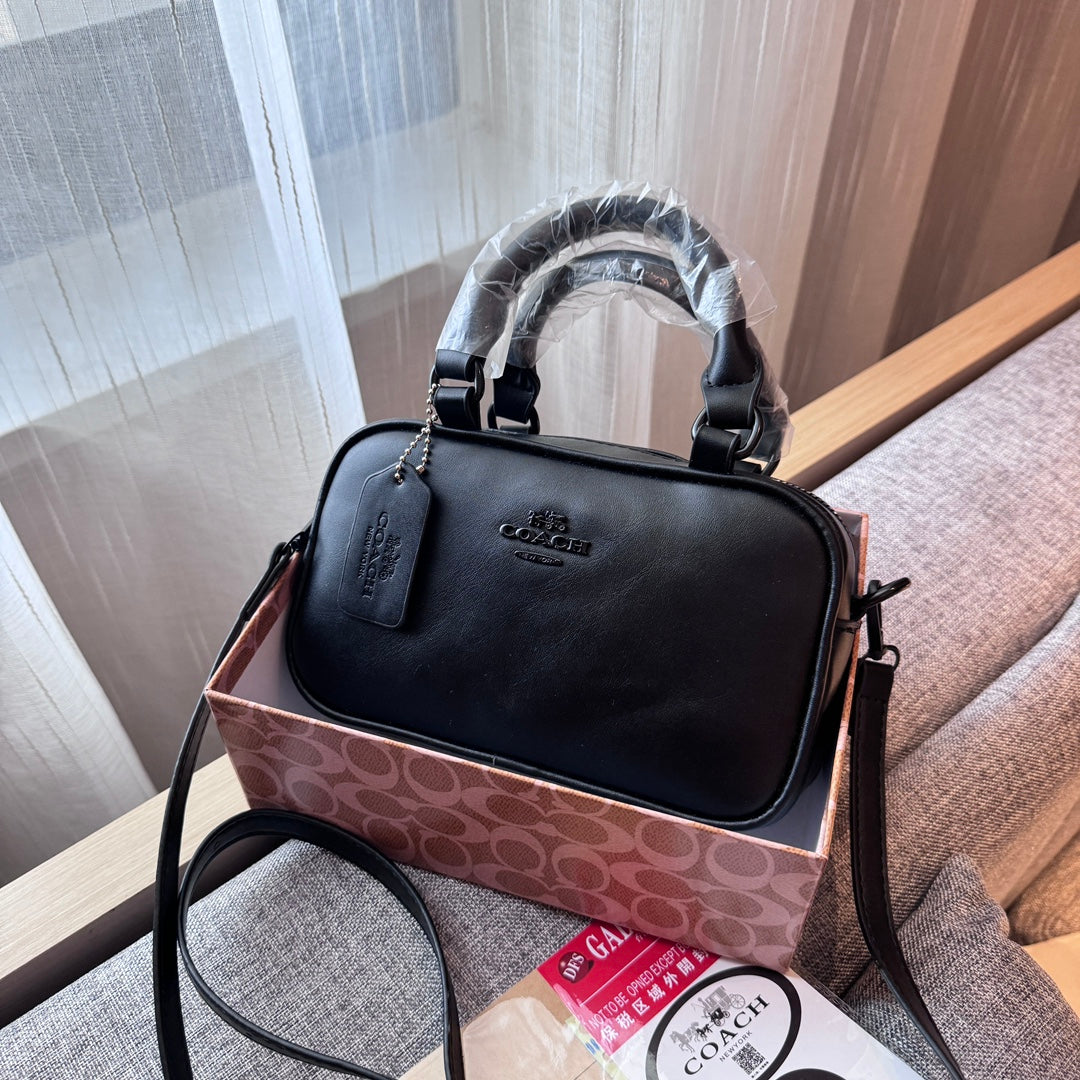 Elegante Lederhandtasche: Ein Hauch von leichtem Luxus