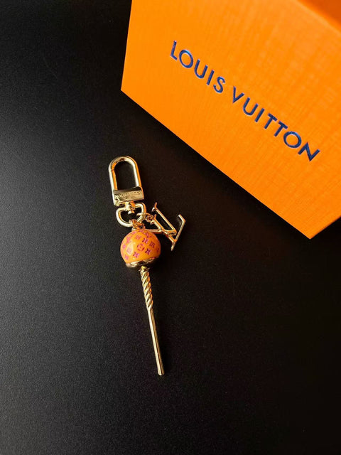 Candy Charm kulcstartó – aranyos luxus-ihlette táskafüggő kiegészítő