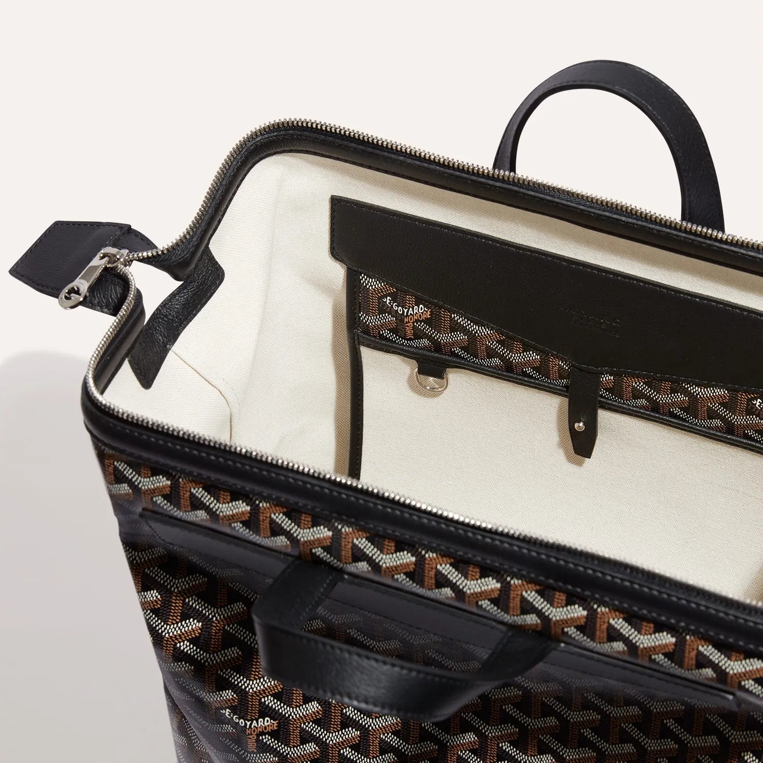 Mochila de lujo moderna: su compañera de viaje perfecta & para el día a día