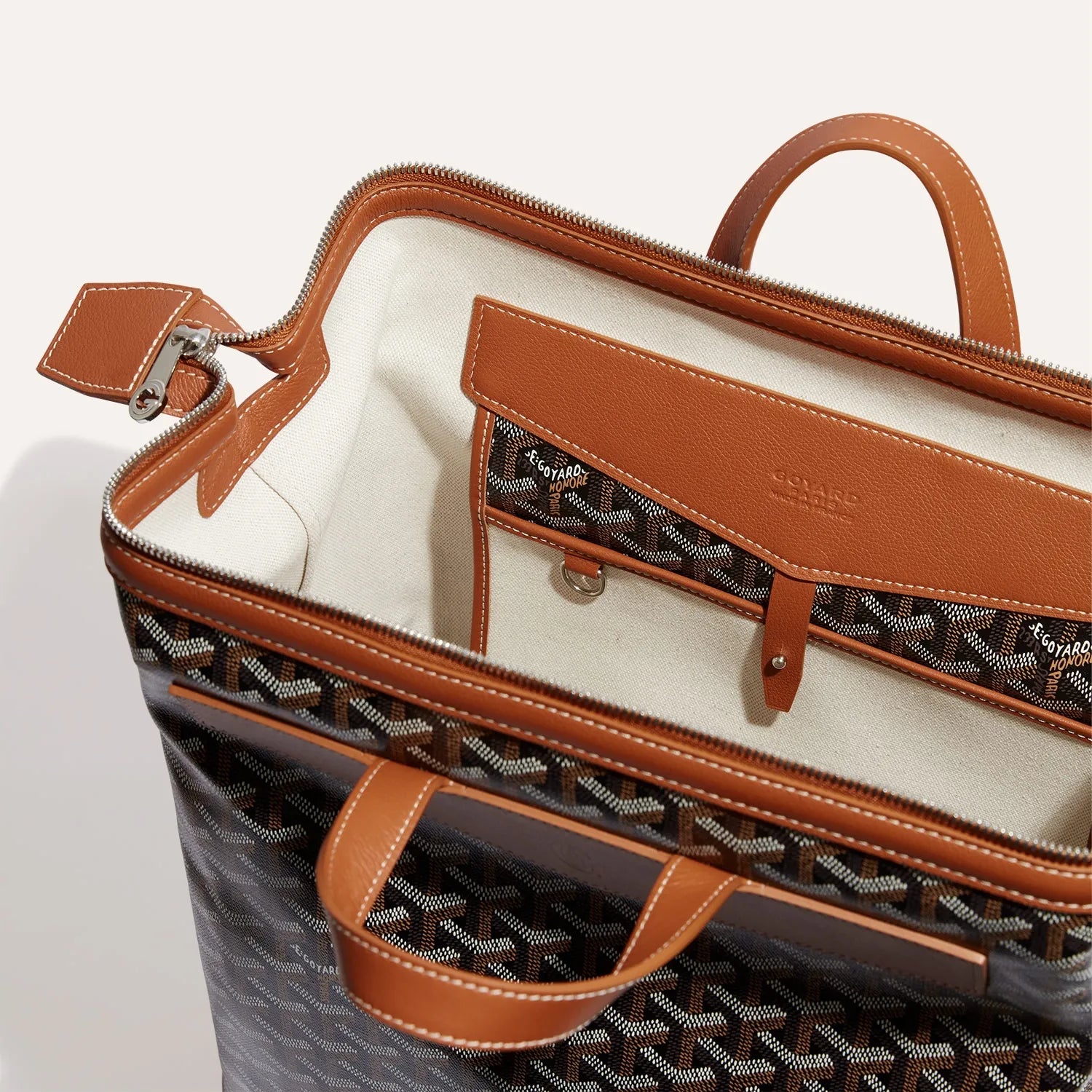 Mochila de lujo moderna: su compañera de viaje perfecta & para el día a día