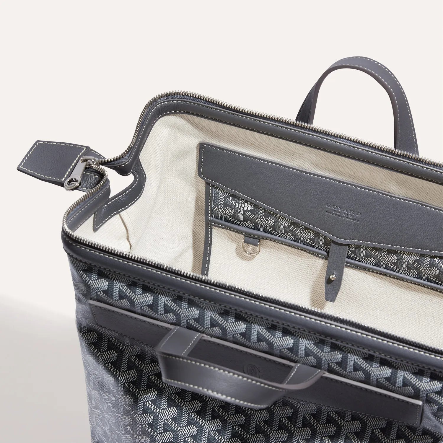 Mochila de lujo moderna: su compañera de viaje perfecta & para el día a día