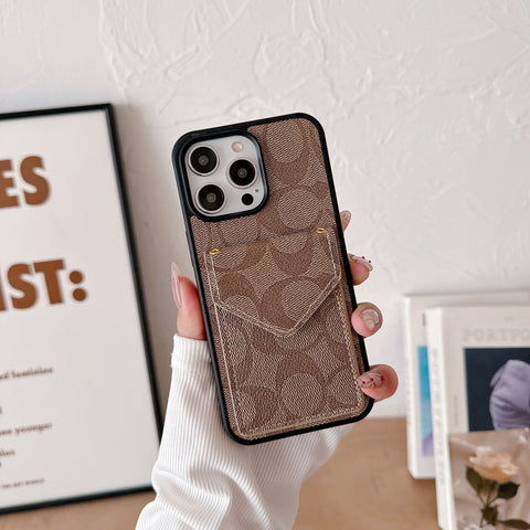 Klasisks iPhone korpuss ar kartes turētāju un siksniņu gaiši brūns -SJ240513