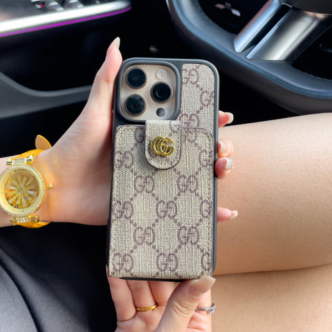 カードホルダーとストラップ付きの高級クロスボディiPhoneケース