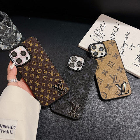 Étui pour iPhone en cuir avec logo noir de luxe