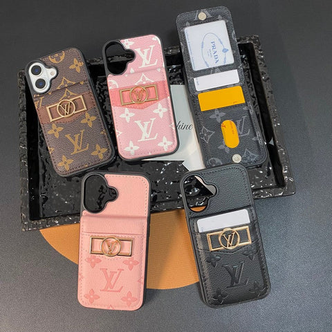 Luxuriöse iPhone-Hülle mit Kartenetui und goldenem Logo