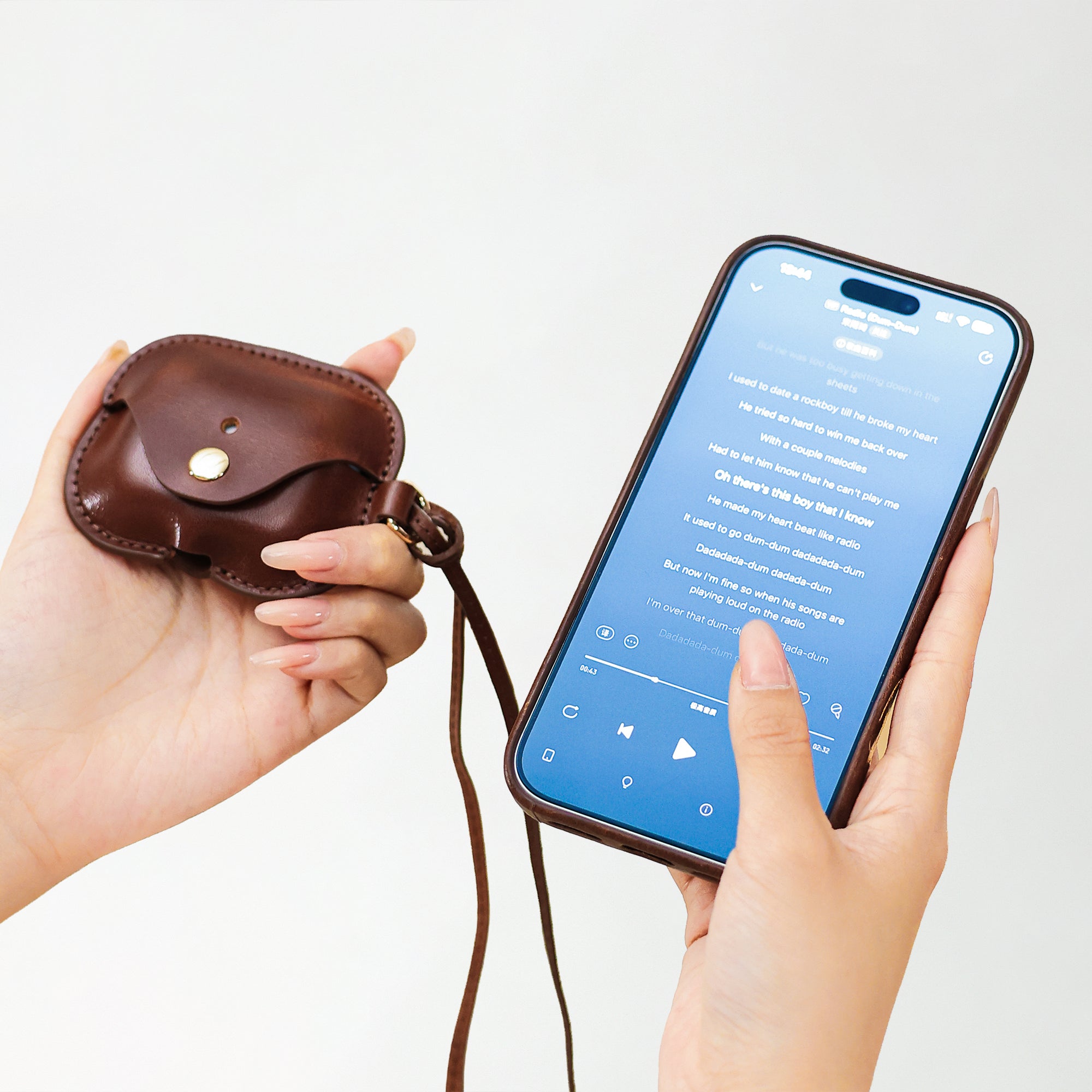 Funda Premium para AirPods de cuero genuino con cordón de cuero gratis