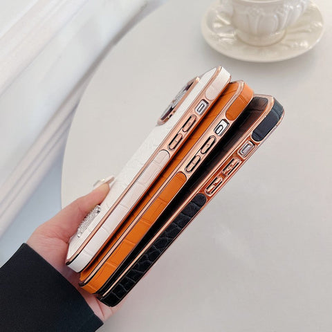 Klassische iPhone-Hülle aus Roségold mit Diamant-Logo