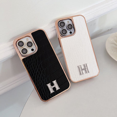 Klassische iPhone-Hülle aus Roségold mit Diamant-Logo