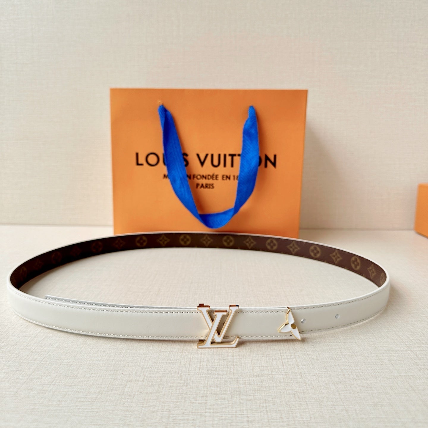 Η γυναικεία ζώνη Luxury Monogram