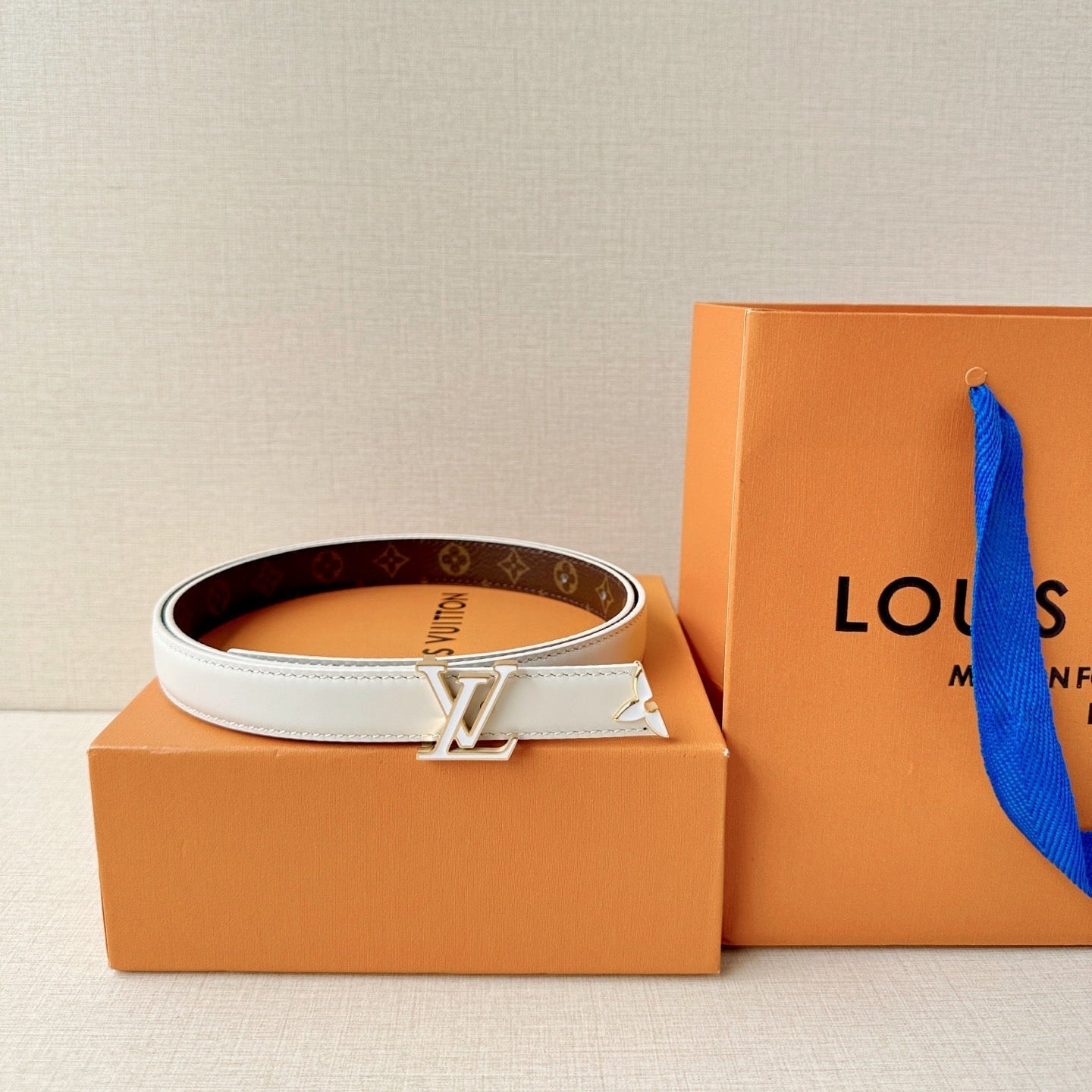 Η γυναικεία ζώνη Luxury Monogram